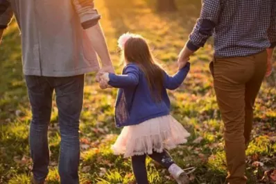 Una niña de Tucumán es hija de dos papás y una mamá, según resolvió la Justicia