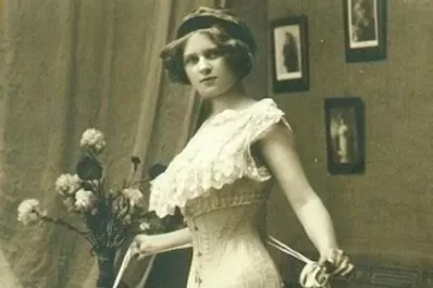 Mujeres desnudas, “armadas” y el poder del calzón