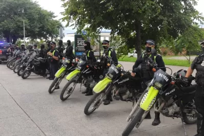 Unos 100 policías y más de 15 móviles se movilizan por Yerba Buena