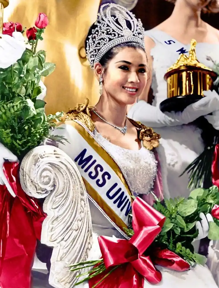 APASRA HONGSAKULA FUE CORONADA MISS UNIVERSO EN 1962