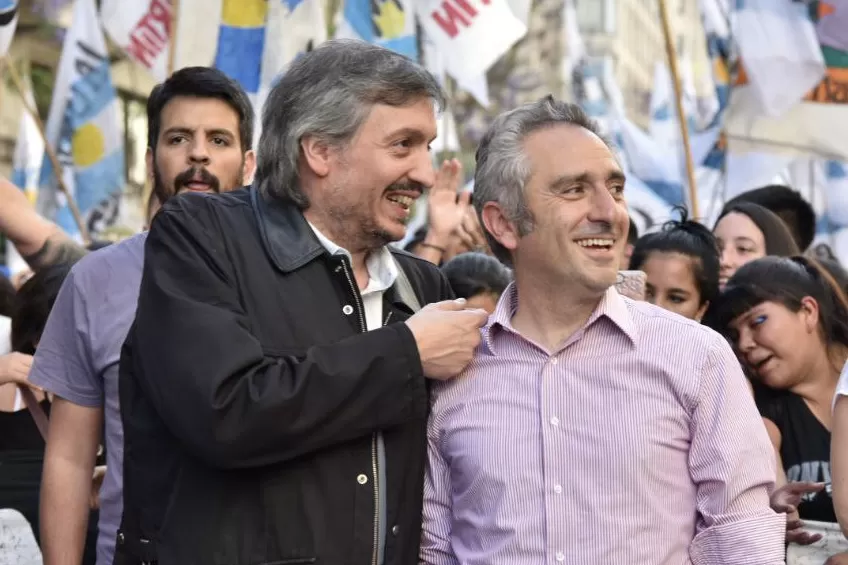JUNTO A MÁXIMO. Andrés Cuervo Larroque, con el diputado nacional Kirchner, hijo de CFK. Foto de Twitter @LarroqueAndres