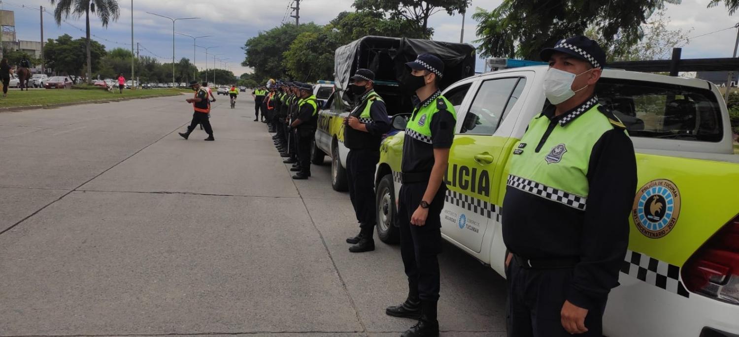 Unos 100 policías y más de 15 móviles se movilizan por Yerba Buena