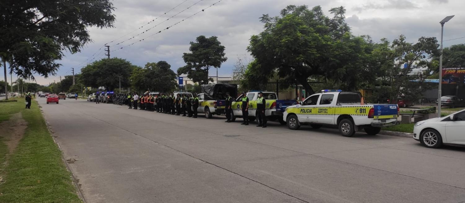 Unos 100 policías y más de 15 móviles se movilizan por Yerba Buena