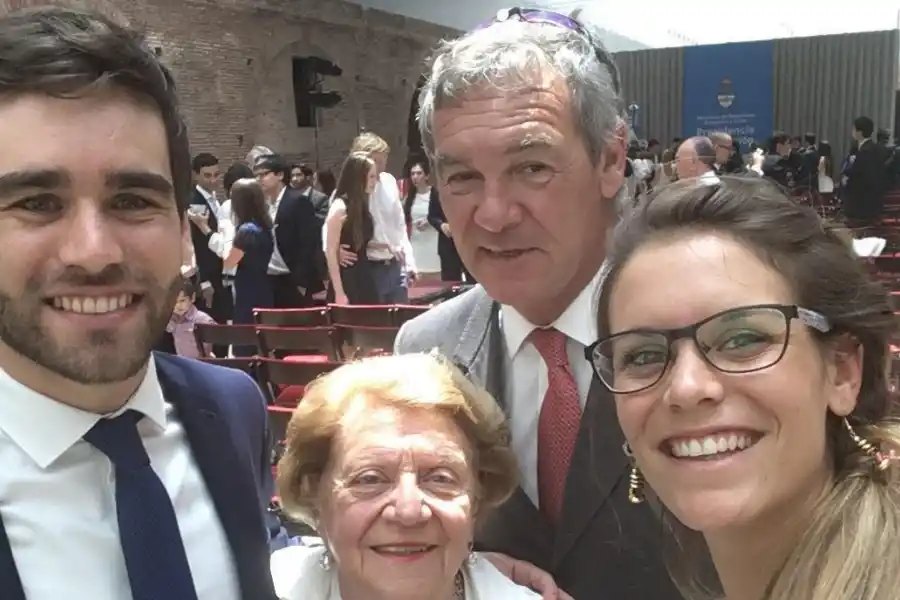 Marcelo Macarrón junto a sus hijos Valentina y Facundo