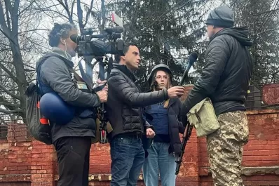 Una periodista y su camarógrafo murieron tras una explosión en Ucrania