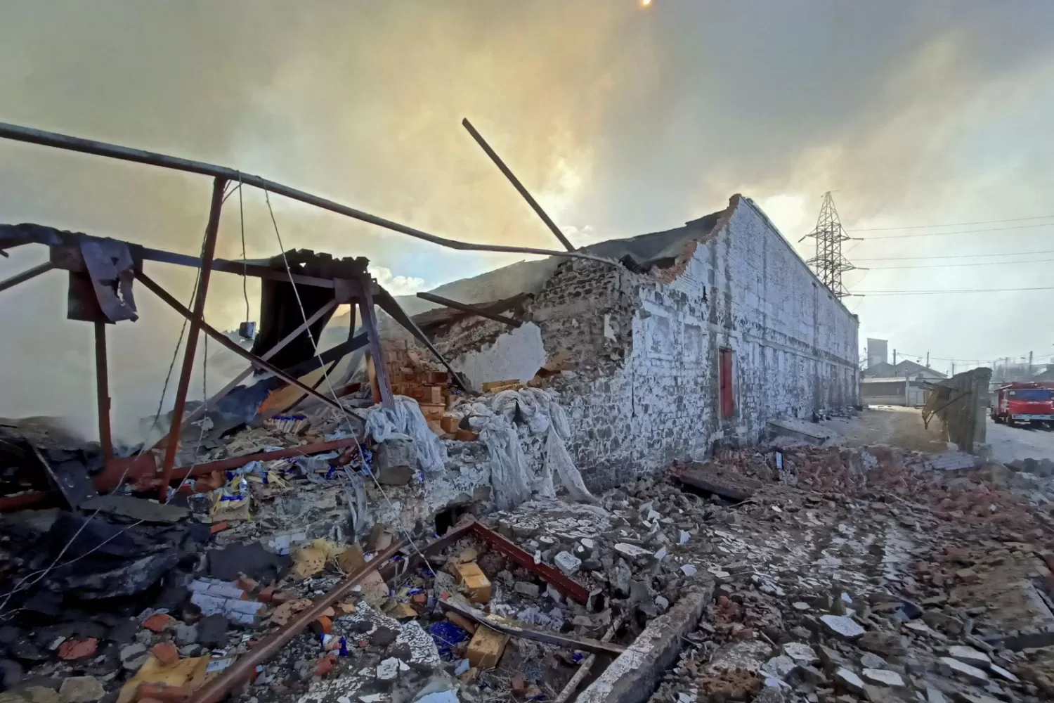 RUSIA INVADE UCRANIA. Escenas de una ciudad bombardeada por las fuerzas desplegadas por orden de Putin. REUTERS