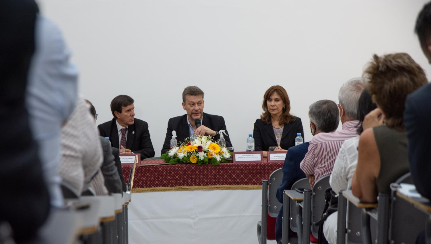 DISERTACIÓN. El titular de la Secretaría de Políticas Universitarias de la Nación, Oscar Alpa, brindó una conferencia en la Facultad de Ciencias Económicas.