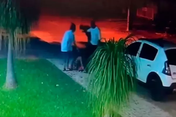 Viral: su esposa salió a ayudar a un indigente y la encontró teniendo sexo con él