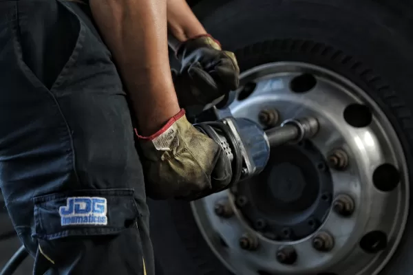 JDG neumáticos te brinda calidad, durabilidad y confort en sus productos y servicios