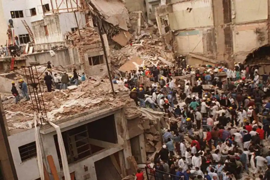 Una investigación reveló nuevos detalles sobre los atentados a la AMIA y a la embajada de Israel