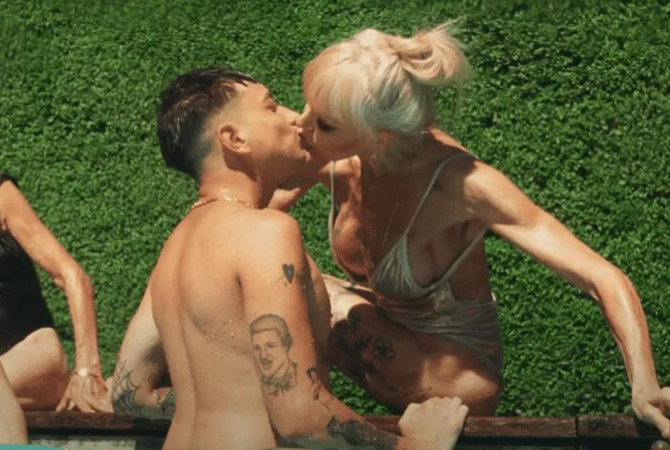 Filmaron a Adriana Aguirre a los besos con un joven trapero 