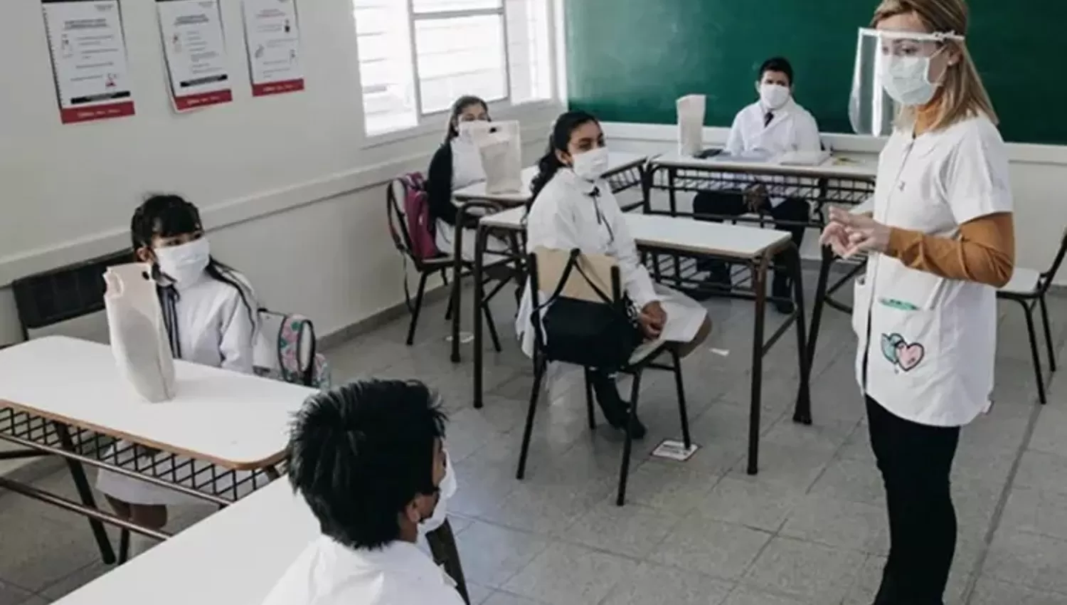 COVID-19. La Ciudad de Buenos Aires anunció que dejará de ser obligatorio el uso de barbijo en las escuelas. FOTO TOMADA DE MINUTO UNO.COM