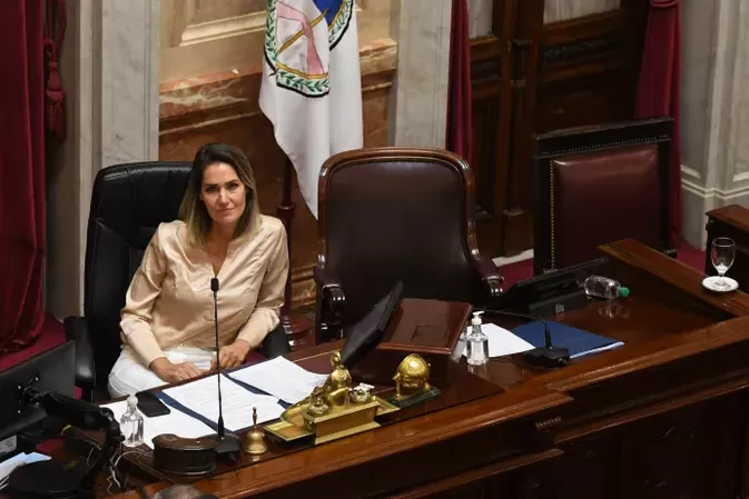 Carolina Losada debutó como presidenta del Senado