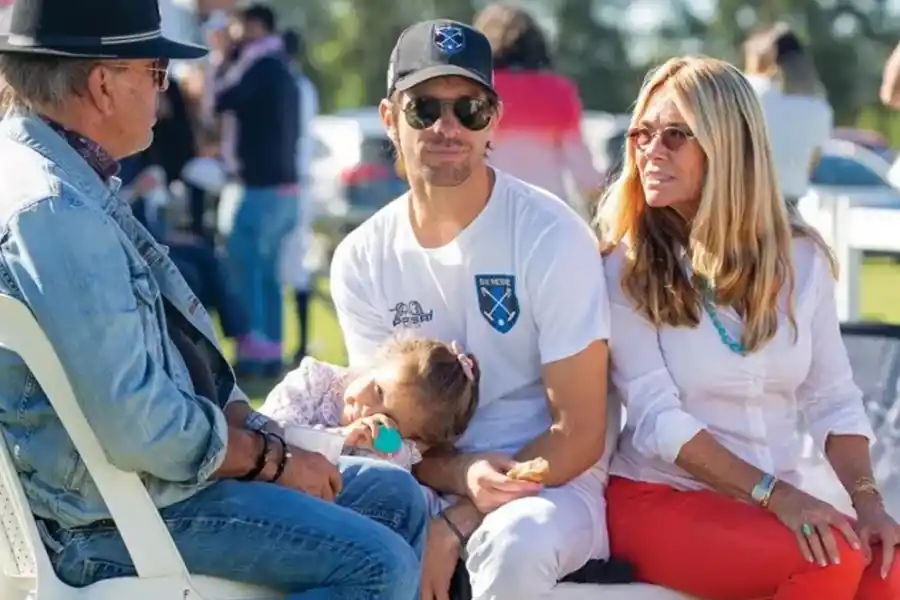 Clemente Zavaleta es hijo de María Emilia, una de las Trillizas de Oro