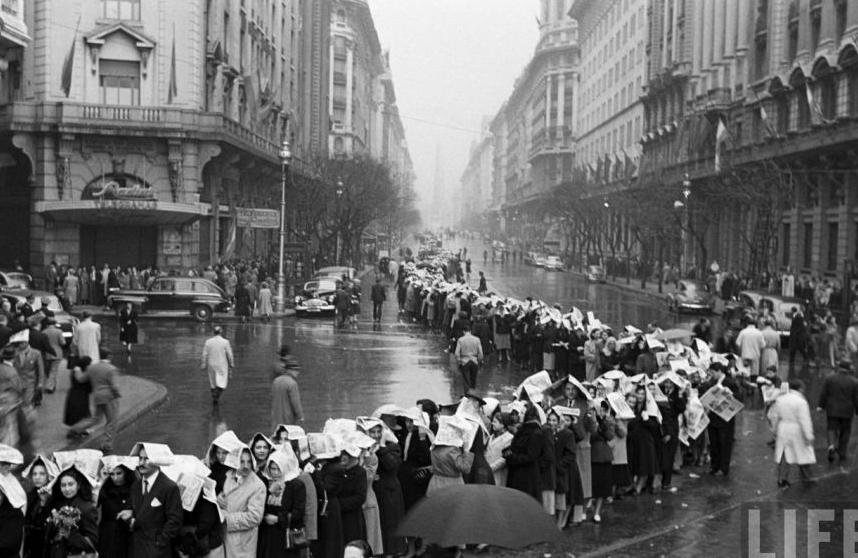 El funeral de Eva Perón fue multitudinario 