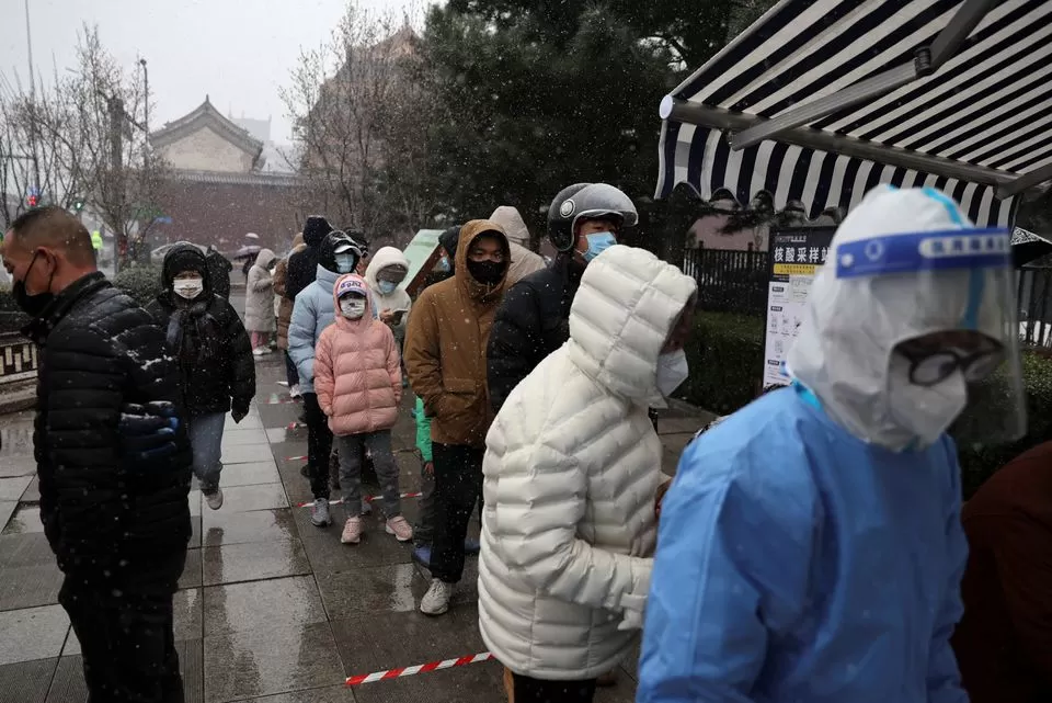 COVID-19. China reportó dos muertes tras más de un año. Foto Reuters.