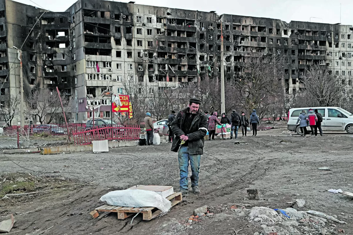 Los bombardeos sobre Mariupol “serán recordados por siglos”, dice Zelenski