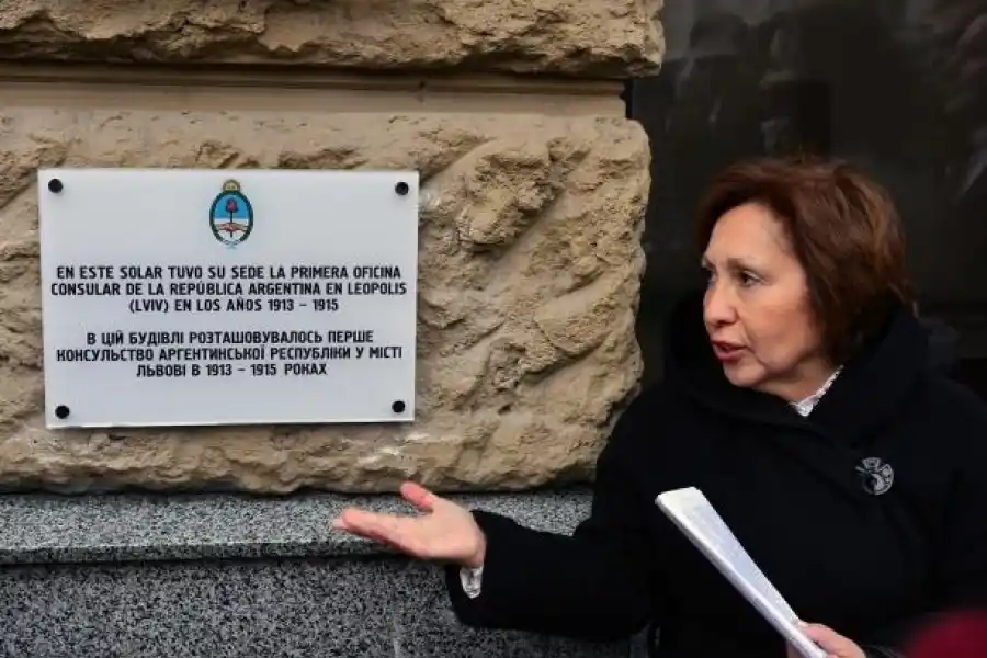 “La invasión de Rusia a Ucrania es equiparable a que la Argentina bombardee Uruguay”