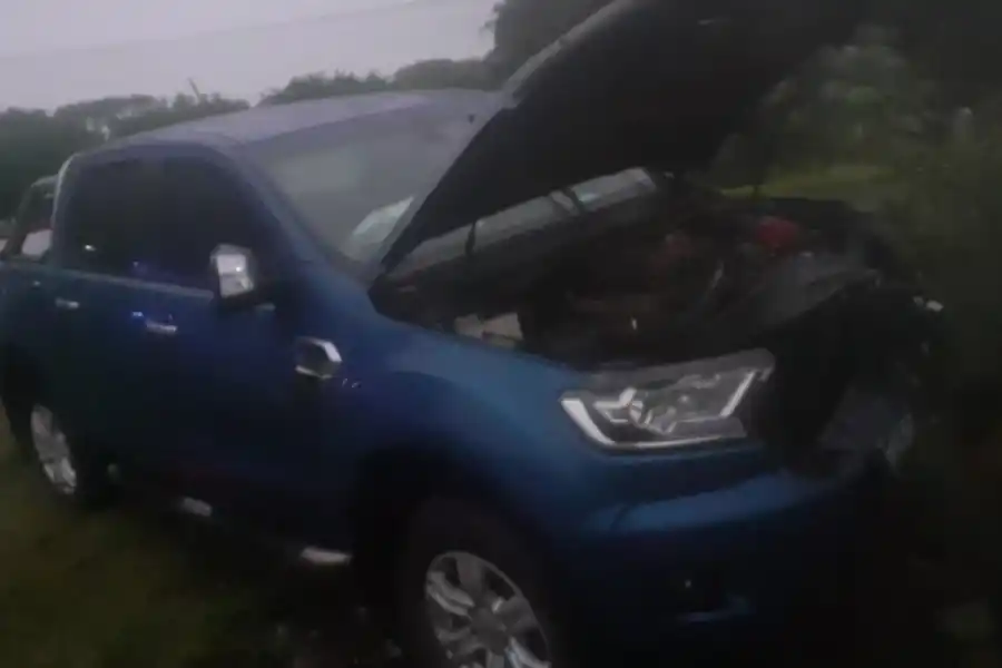 HERIDOS. Dos de las personas hospitalizadas viajaban como acompañantes en una camioneta Ford Ranger.