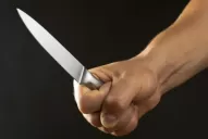 No soportó las burlas por la derrota de River y apuñaló a su familia