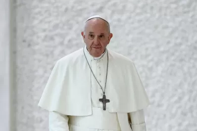 Con una nueva constitución, el Papa Francisco brinda más derechos a las mujeres