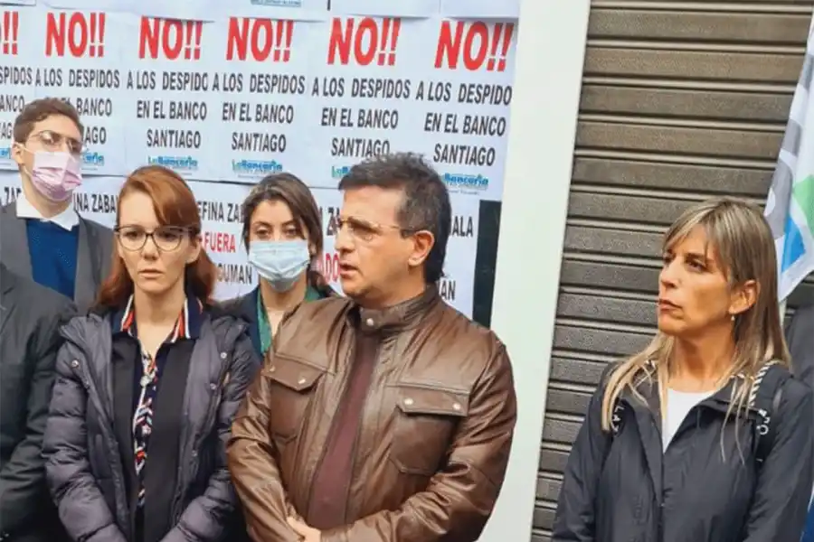 Suspenden el paro en un banco para que los jubilados puedan cobrar sus haberes