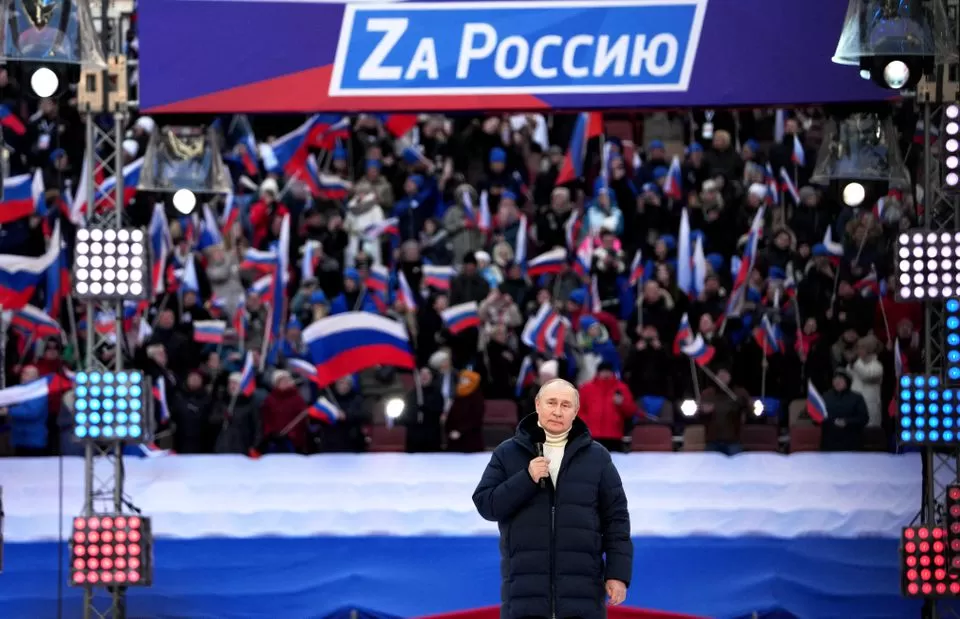 El presidente ruso, Vladimir Putin, pronuncia un discurso durante un concierto que marca el octavo aniversario de la anexión de Crimea por parte de Rusia. Foto de Reuters