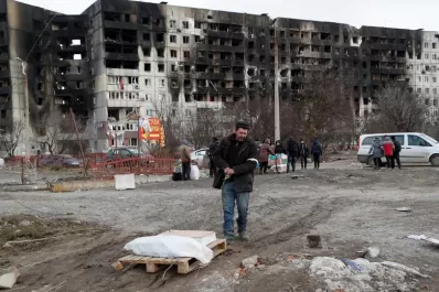 La ciudad ucraniana de Mariupol ha quedado reducida a cenizas, afirmó Zelensky