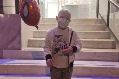 Un niño con leucemia accederá a un tratamiento médico en España gracias a Santi Maratea