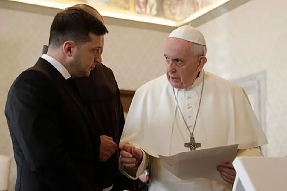 El presidente de Ucrania habló por teléfono con el Vaticano