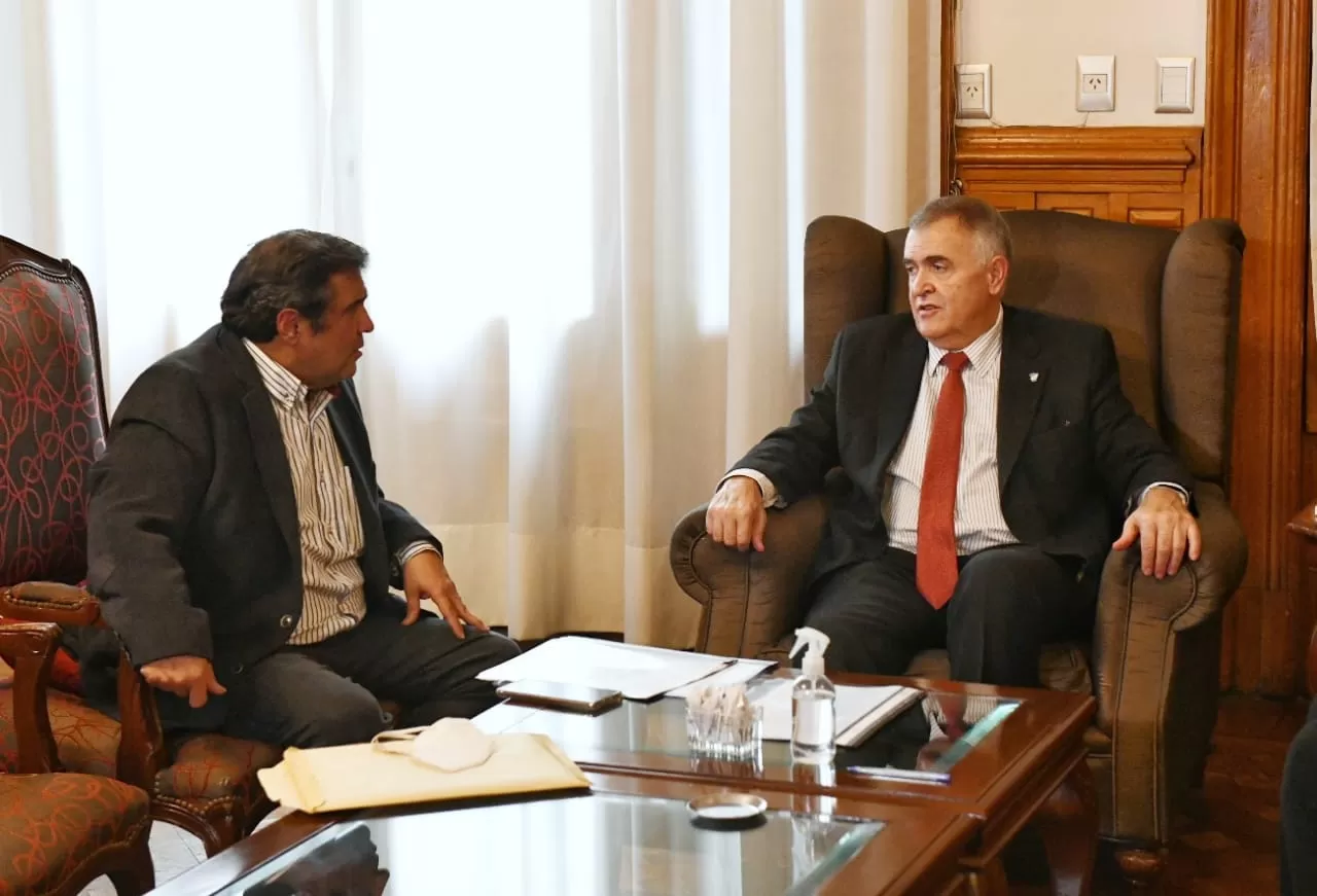 EN CASA DE GOBIERNO. Jaldo recibió a Carlos Gallia, intendente de Lules. foto: Prensa Gobernación