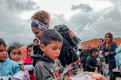 Trekking solidario en los cerros tucumanos