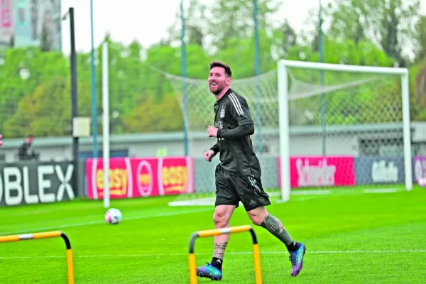 Selección Argentina: llegó Messi, todos felices