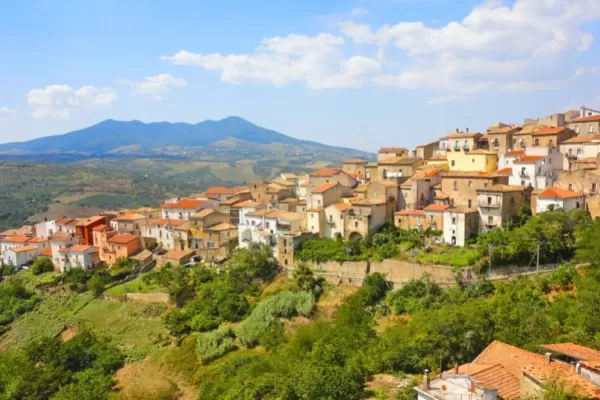 Un pueblo de Italia también vende casas por un euro