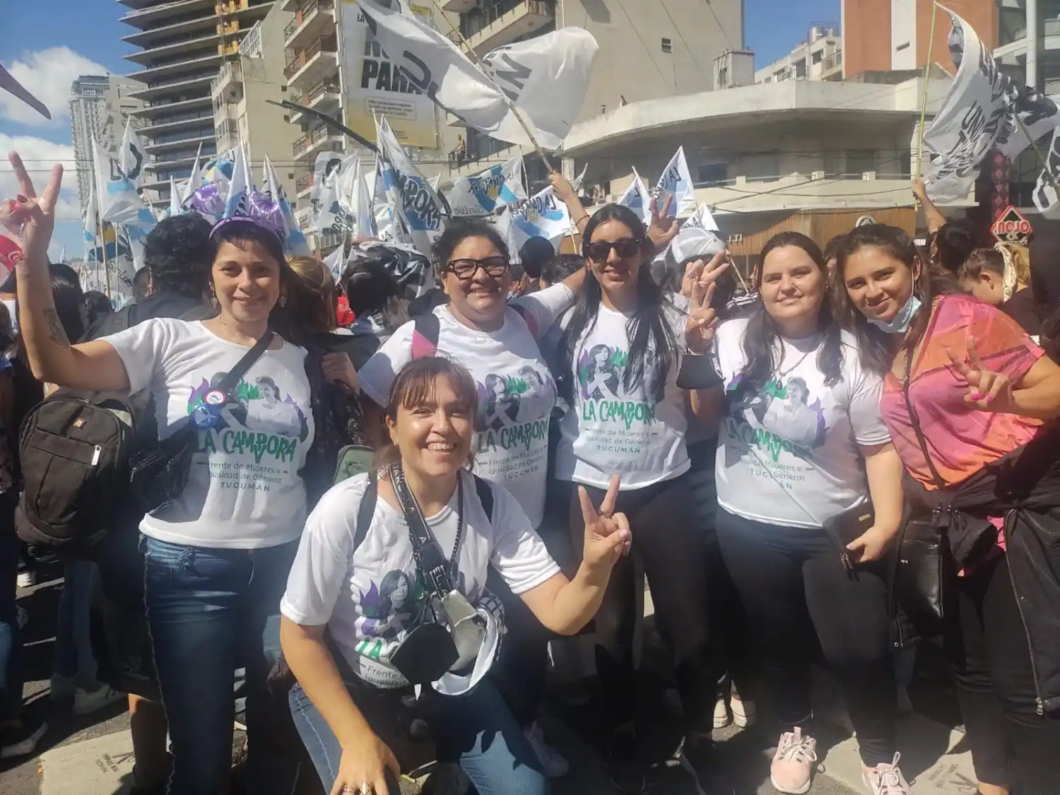 MABEL CARRIZO. La diputada nacional por Tucumán participa en la movilización de 
