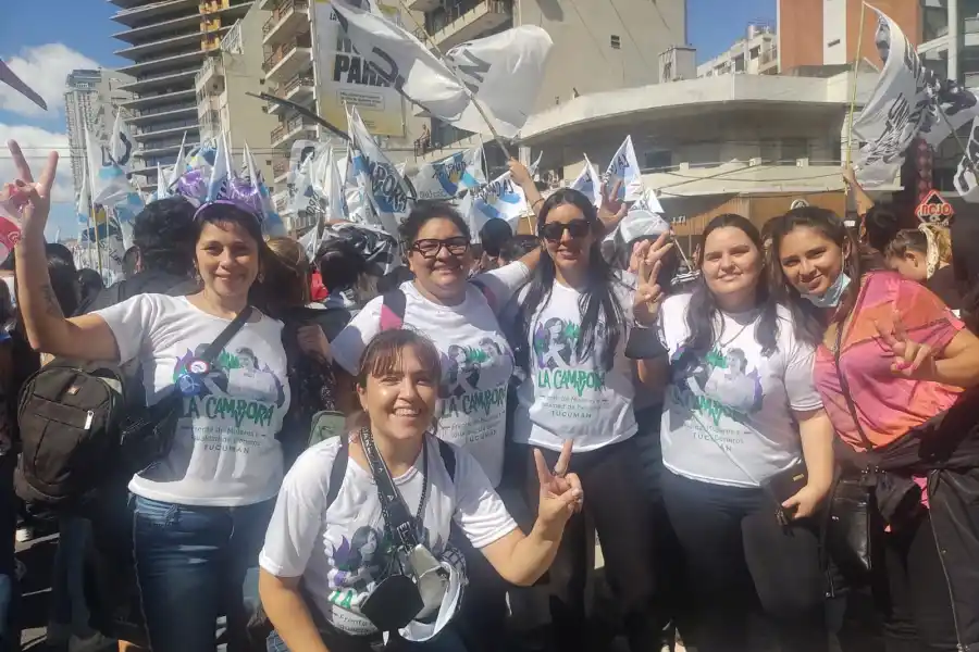 MABEL CARRIZO. La diputada nacional por Tucumán participa en la movilización de 