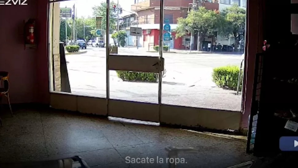 Robo y abuso en una panadería: le pidieron a la empleada que se quitara la ropa