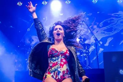 Lali sin límites: su nuevo tema fue record y la llevó al Time Square