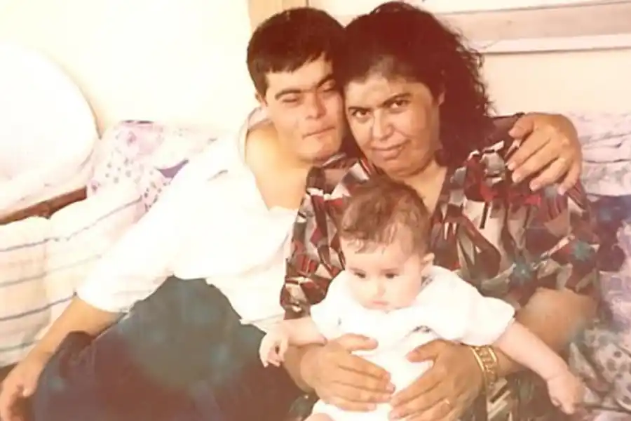 HISTORIA DE AMOR Y DE SUPERACIÓN. Tiene síndrome de down, fue papá y logró que su hijo se reciba de dentista.