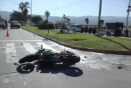 Tragedia en la avenida Perón: dos motociclistas mueren en un choque con una camioneta