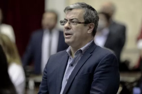 Martínez afirmó que la interna del FdT se resuelve con política y diálogo