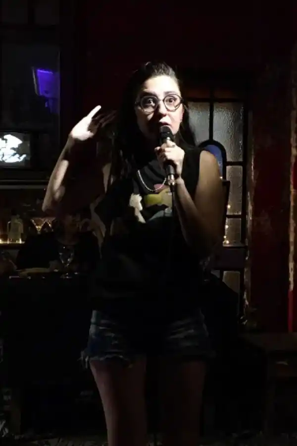 Hay promesas de “Explosión de risa” en un café concert con dos comediantes