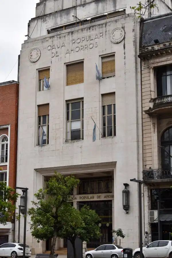 Los baluartes de la memoria arquitectónica alrededor de la plaza