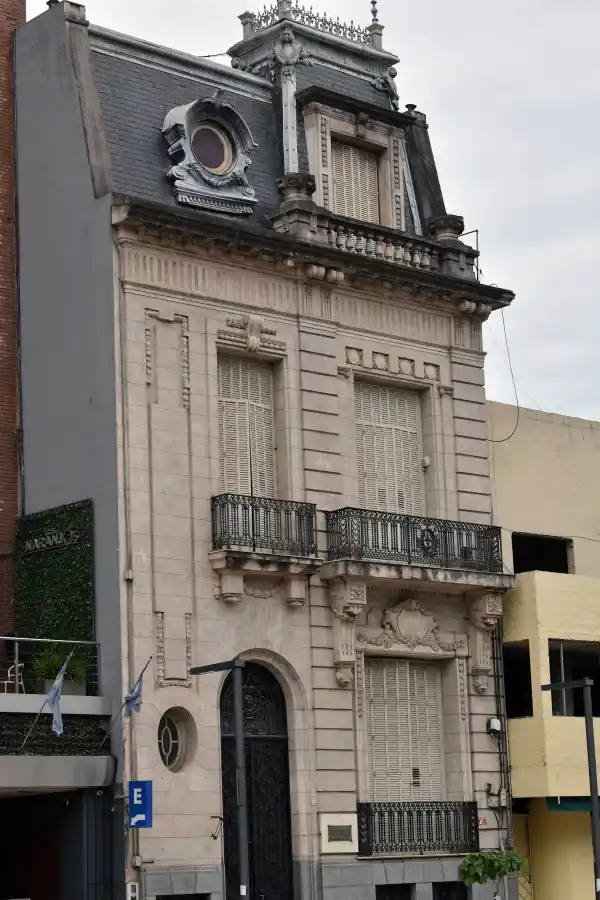 Los baluartes de la memoria arquitectónica alrededor de la plaza