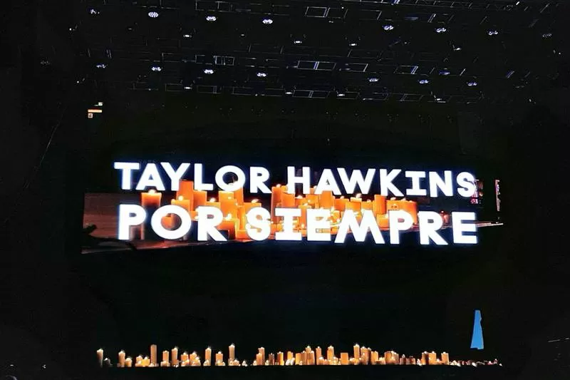 Homenaje a Taylor Hawkins en el último escenario donde debía tocar.
