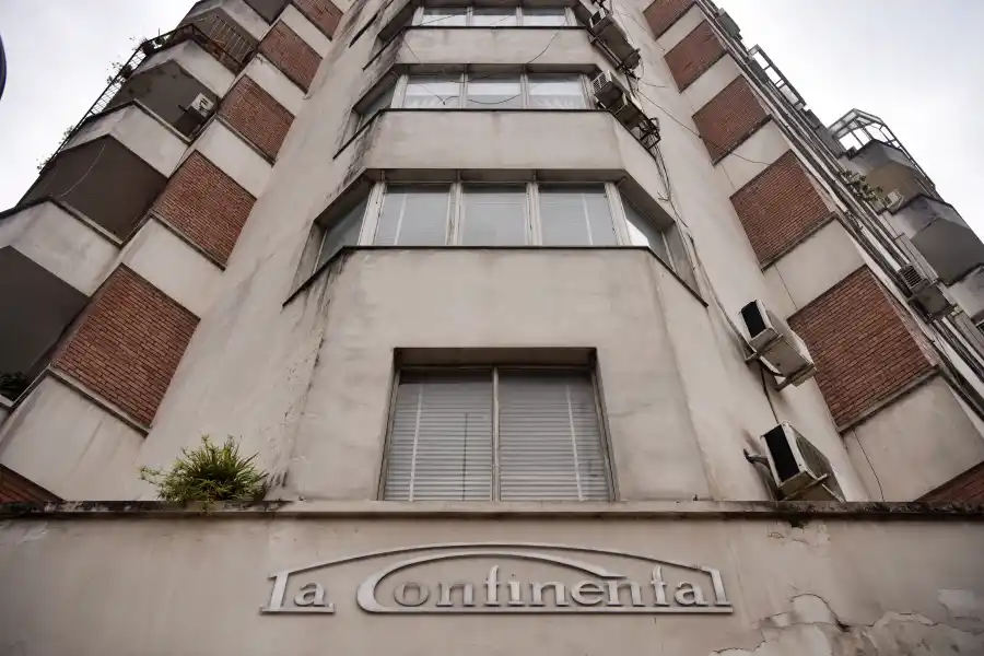 Los baluartes de la memoria arquitectónica alrededor de la plaza