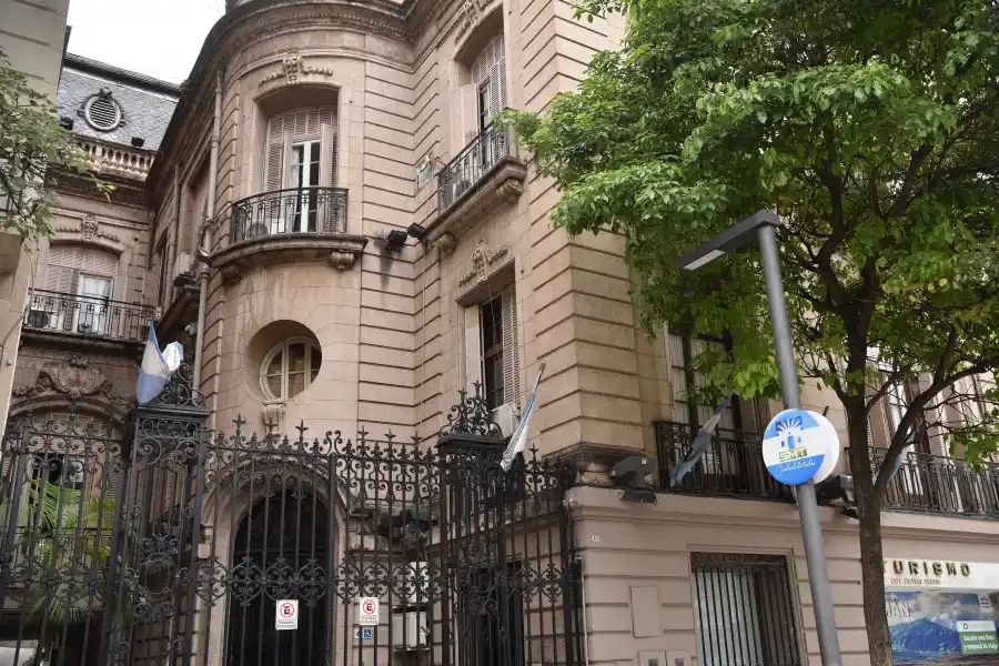 Los baluartes de la memoria arquitectónica alrededor de la plaza