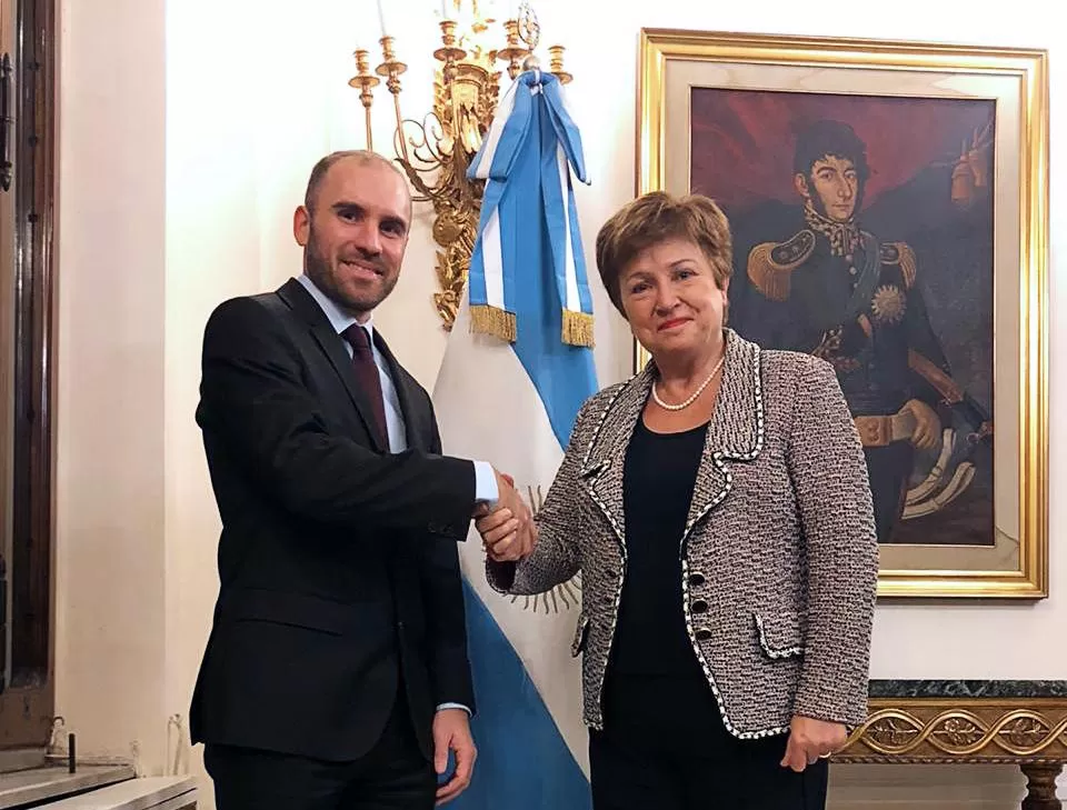 LOS NEGOCIADORES. El ministro Guzmán y Georgieva, gerenta del FMI. 