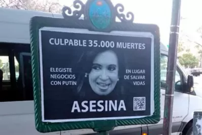 El Presidente repudió la pegatina contra Cristina Fernández