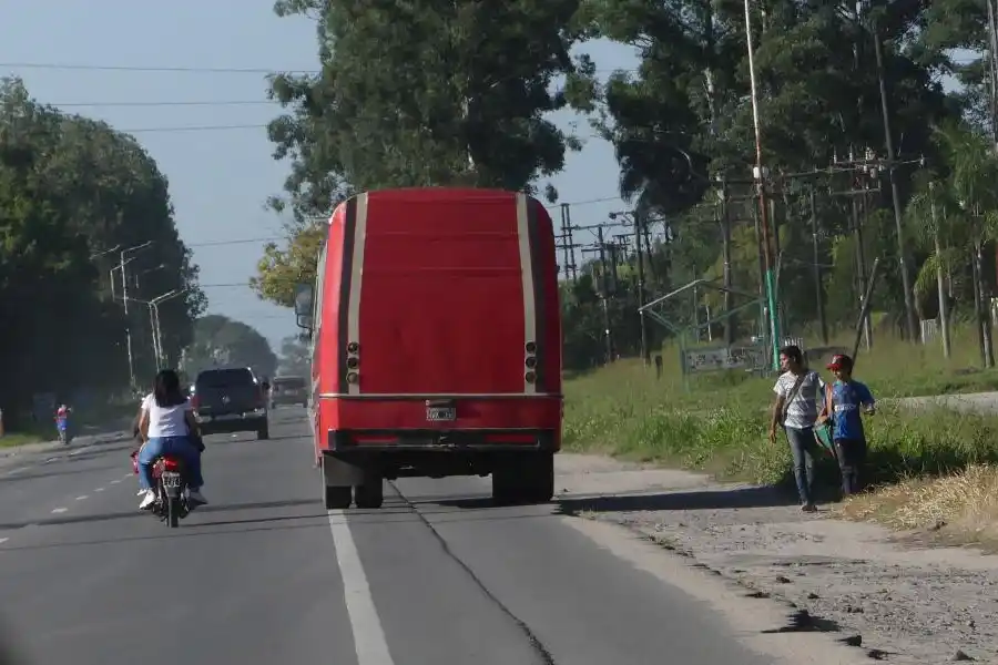 El caos vehicular, al que contribuyen conductas peligrosas de muchos motociclistas.